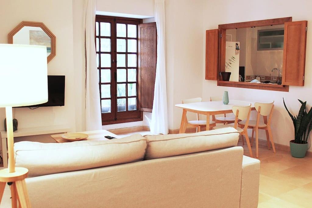 צ'יקלנה דה לה פרונטרה Fancy Apartment In A Historic House, Chiclana City Center By C. Dreams מראה חיצוני תמונה