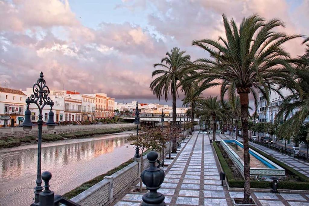 צ'יקלנה דה לה פרונטרה Fancy Apartment In A Historic House, Chiclana City Center By C. Dreams מראה חיצוני תמונה